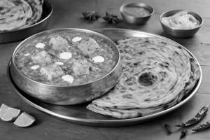 Combo Paneer Lababdar With Laccha Paratha