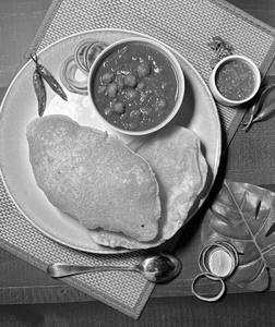 Special Chole Bhature [online]