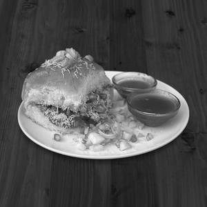 Butter Dabeli With Sev & Onion