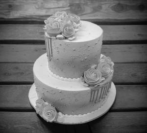 Pure Veg Butterscotch Vanilla Cake [1.6 Kg]