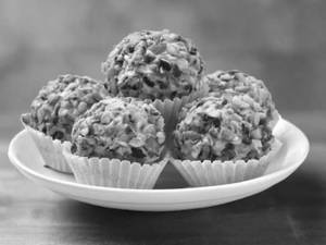 Pista Laddu
