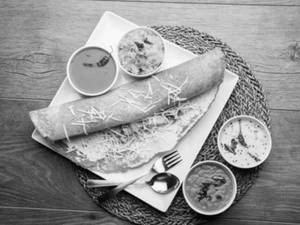Butter Rava Paneer Dosa
