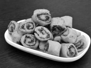 Bhakarwadi (300 Gm)