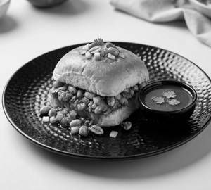 Kutchi dabeli with extra dana
