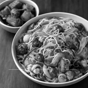Exotic Hakka Noodles With Paneer Chilly Basil
