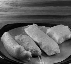 Vazhakkai bajji [4 pieces]