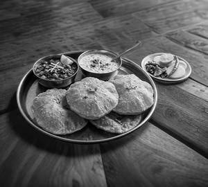 Chole Poori Combo(4Pcs)
