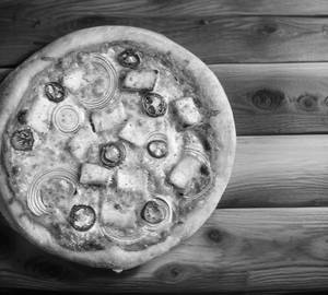 Spicy paneer pizza
