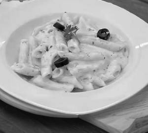White sauce pasta