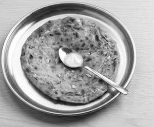 Dal Lasooni Parantha
