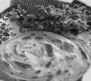 Combo 2pic egg bhurji with 3pic paratha