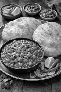 Chola bhatura