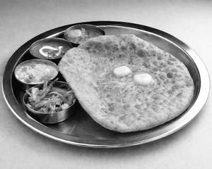 Gobhi Parantha Thali