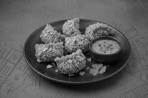 Chicken Kurkure Momos