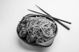 Combo - Veg Hakka Noodles With Manchurian