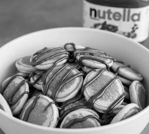 Mini Vannila Pancake With Nutella On Top