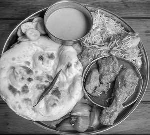 Combo (Chicken Curry 2Pcs + 2 Tandoori Roti + 1pcs Mini chicken biryani 350grms