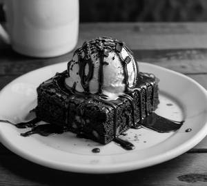 Chocolate Brownie With Icecream
