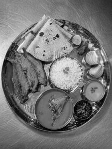 Bombil Thali