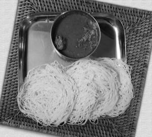 Idiyappam With Chicken Curies