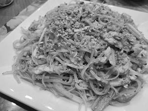 Chicken Pad Thai Noodles [Serves 2]