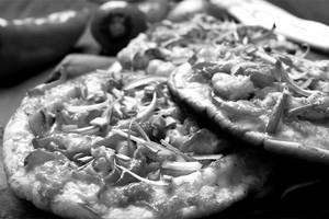 8 spicy veg pizza