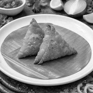 Mini Onion Samosa-2pcs
