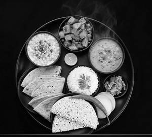 Special Thali [ 5 Roti ]