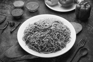 Hakka Noodles [Serves 2]