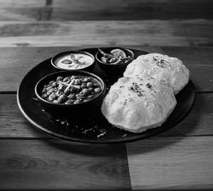 Chole Bhature Spl. [2 Bhature]