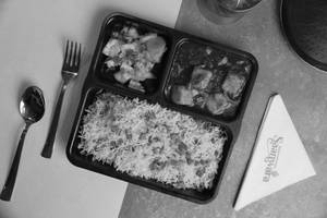 Chilli Paneer With Fried Rice/Noodles