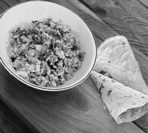 Egg bhurji with 2 chapati