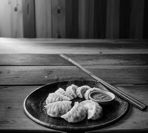 Buttery Veg Steam Momo [6/12 Pcs]