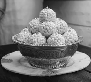 White Choco Chips Laddu