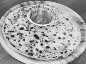 Aloo Parantha With Pickle