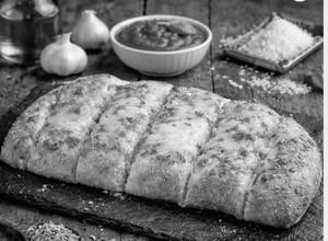 Makhni Paneer Stuff Garlic Bread