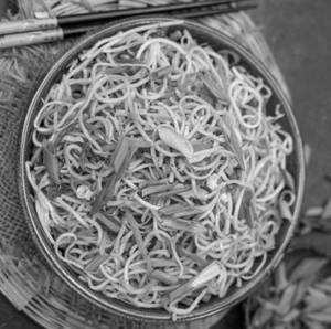 Veg Hakka Noodles [Serves 1, 600 g]