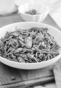 Chicken Schezwan Noodles [Serves 1, 600 g]