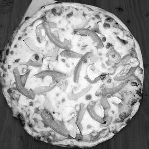 Onion capsicum pizza