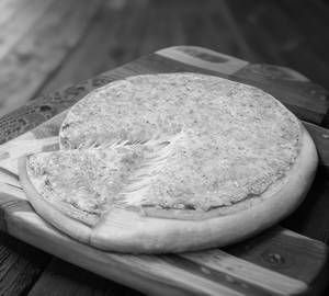 Classic Cheesy Pizza (M)