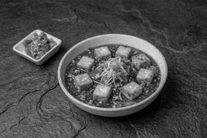 Hakka Cottage Cheese Chilli [Gravy] [8 Pcs]