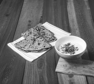 Aloo sev paratha (2 pieces)