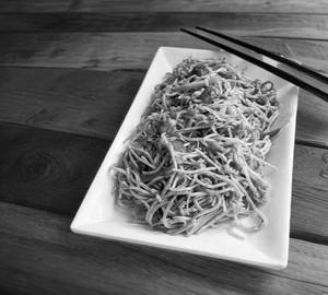 Schezwan chicken hakka noodles