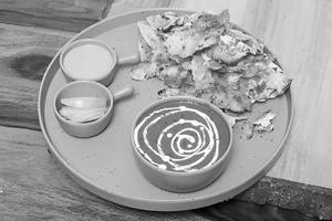 Dal Makhani With Chur Chur Naan