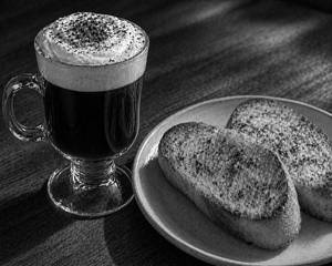 Irish Coffee With Garlic Bread