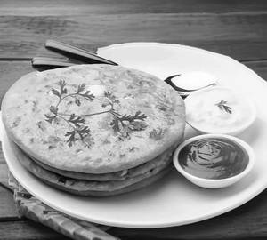 Aloo paratha with card or pickle  [1 piece]