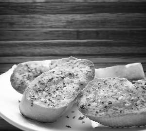 Roasted garlic bread  [8 pieces]