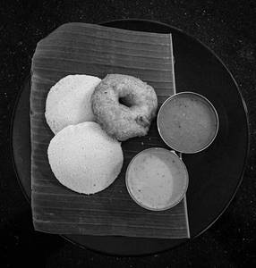 Idli Vada (2pc + 1 Pc)