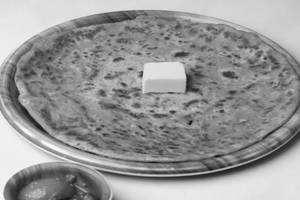 Gobhi Parantha With Pickle