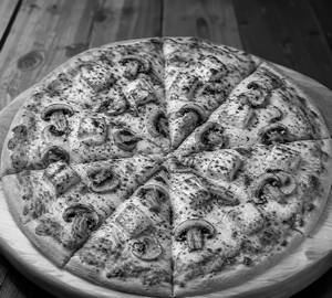 Mushroom paneer pizza